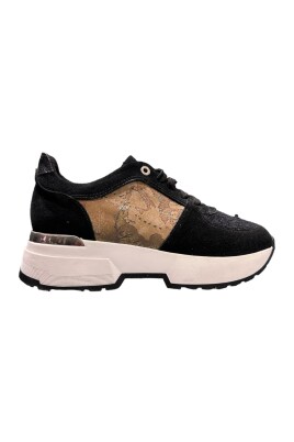 black-low-top-sneakers