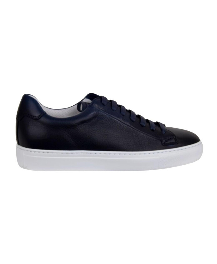 sneakers-en-cuir-noir-au-design-minimaliste