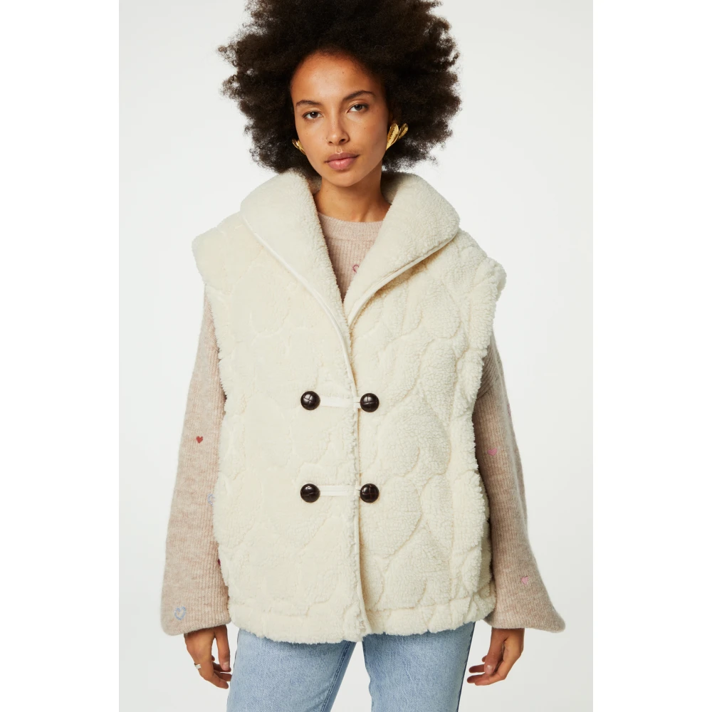 Fabienne Chapot Gezellig Wit Teddy Gilet Hartprint Beige Dames