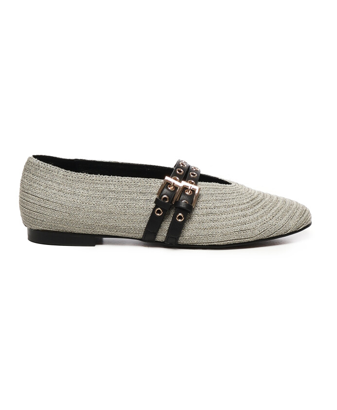 chaussures-plates-argent-avec-boucles
