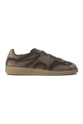 brown-sneakers-with-embossed-details