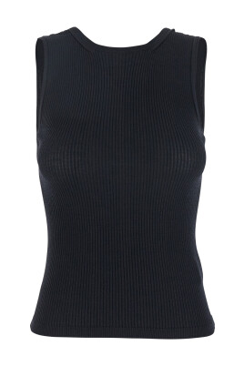 sort-ribstrikket-aermelos-top