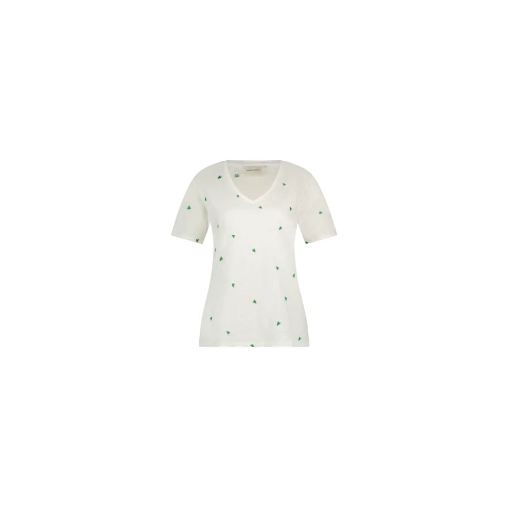 FABIENNE CHAPOT Dames Tops & T-shirts Phil V-neck Green Heart T-shirt Ecru