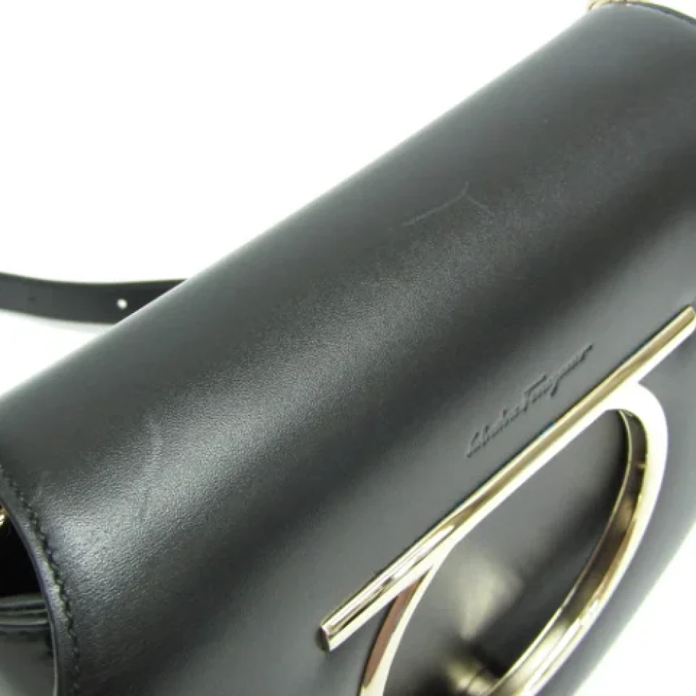 Salvatore Ferragamo Pre-owned Leather shoulder-bags Black Dames