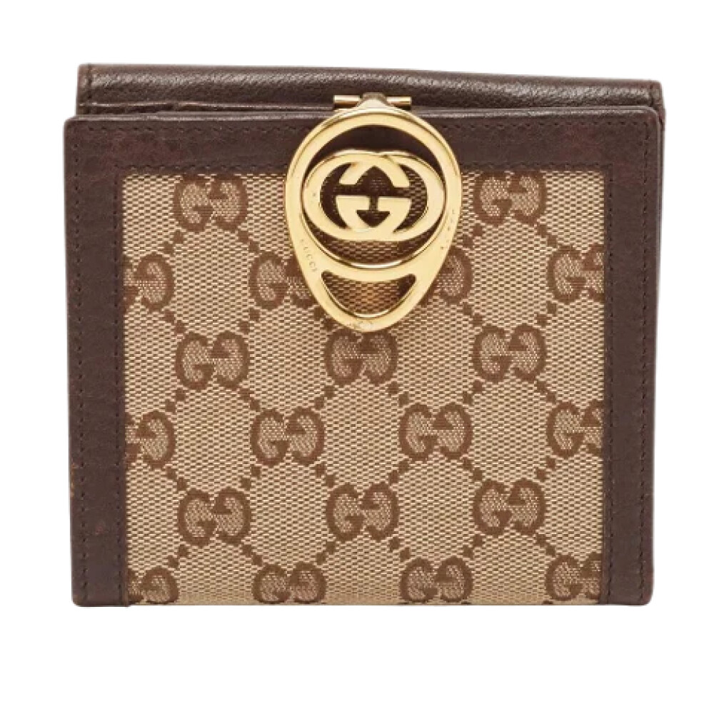 Gucci shops vintage wallets for women.