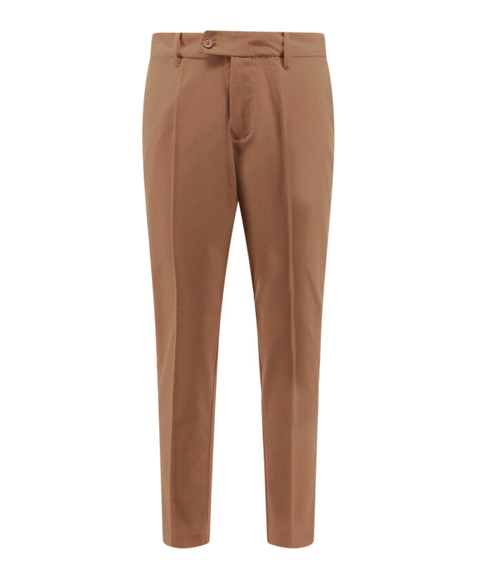 bruine-broek-met-ritssluiting-en-knopen
