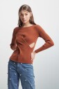 pull-en-maille-torsadee-a-devant-croise