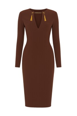 robe-en-crepe-leger-avec-chaine-bijou