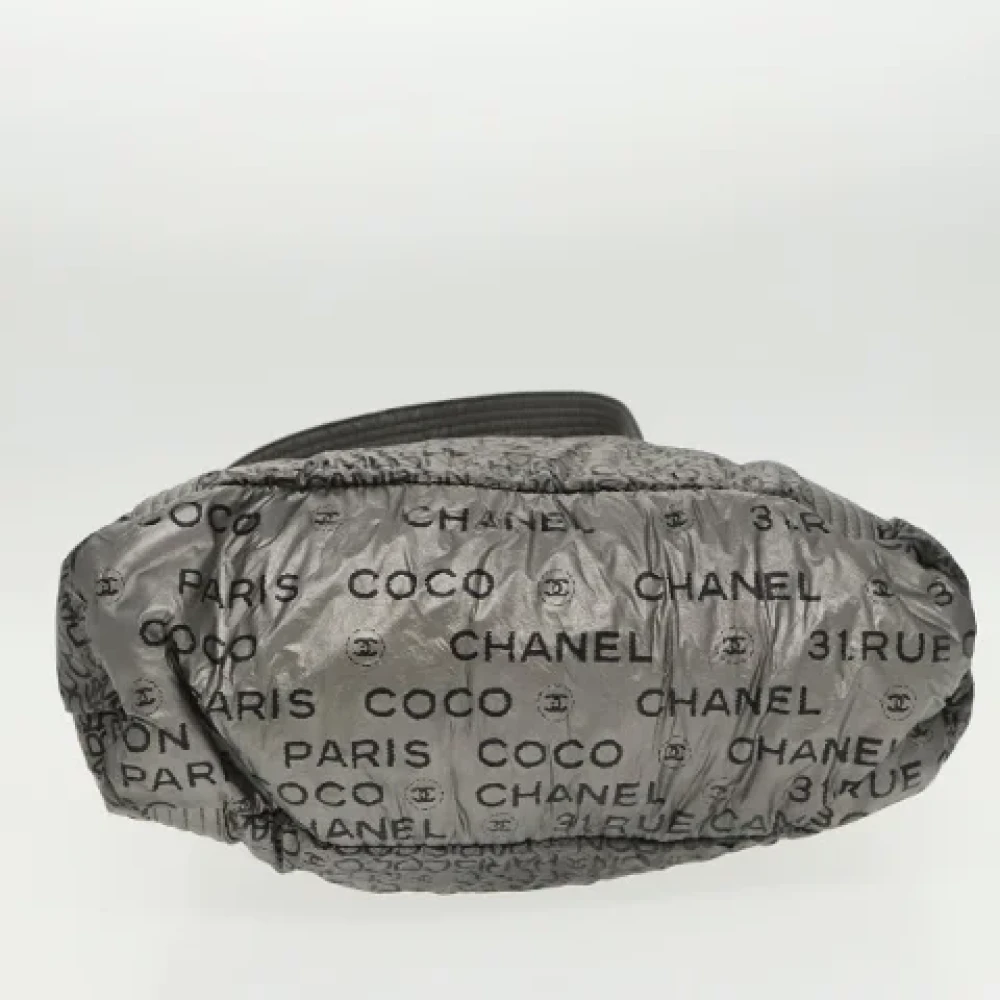 Chanel Vintage Pre-owned Leather handbags Gray Dames