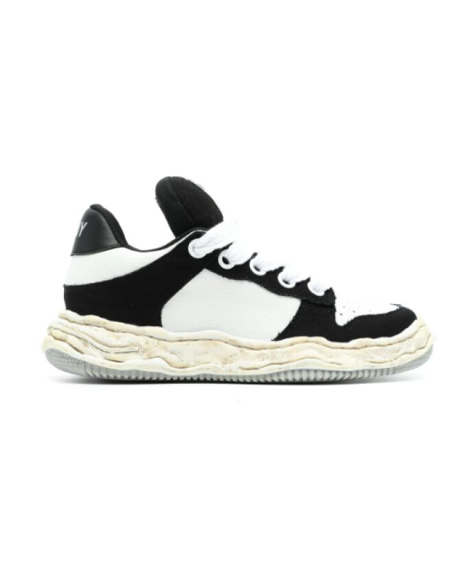 black-canvas-low-top-sneaker
