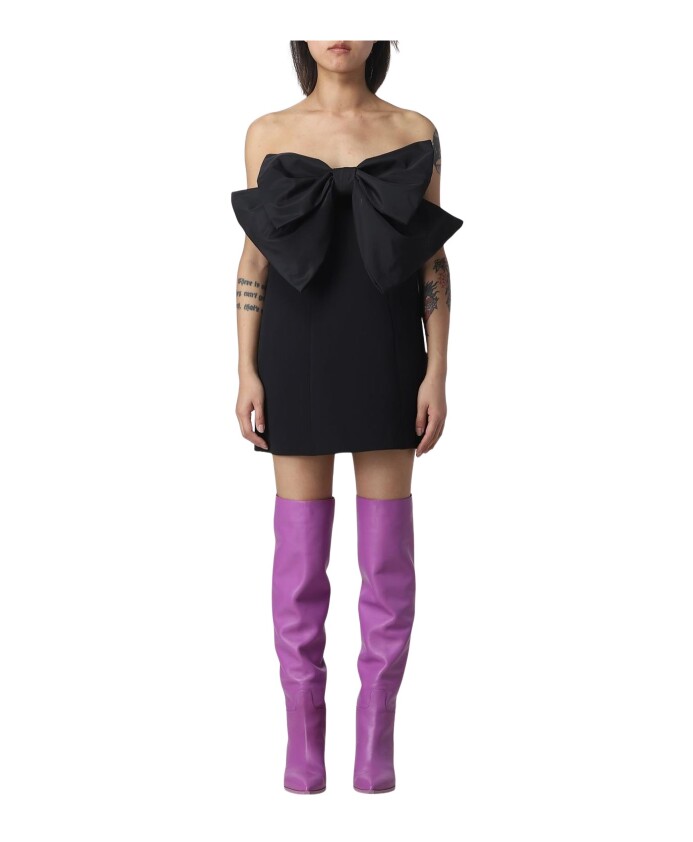 mini-robe-chic-avec-detail-de