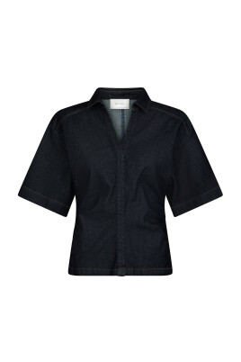 feminin-denim-bluse-med-korte-aermer