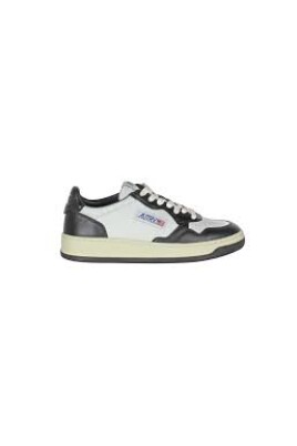 sneakers-basse-en-cuir-noir-et-blanc