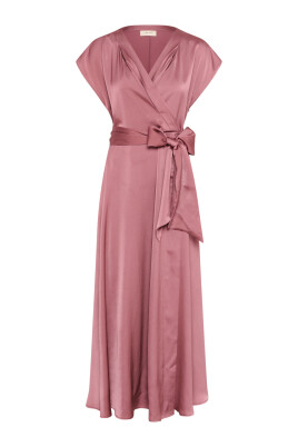 elegant-lilas-klanning-med-v-ringning