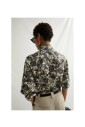 chemise-a-manches-courtes-imprime-tropical