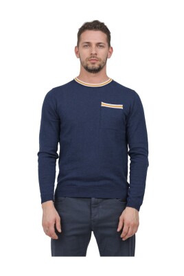 round-neck-knitwear