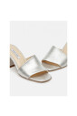 mules-argentees-a-talons