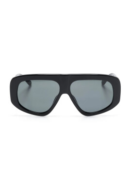 black-oversize-frame-sunglasses