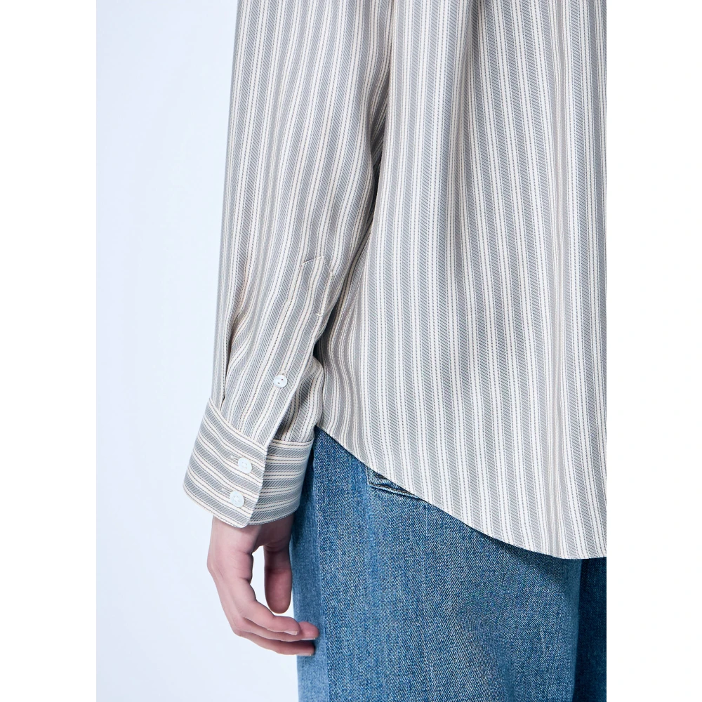 The Row Gestreepte zijden overhemd met klassieke kraag Beige Dames