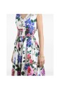 robe-blanche-sans-manches-avec-col-en-v