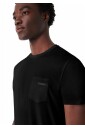 t-shirt-noir-en-polyester-avec-poche-technique