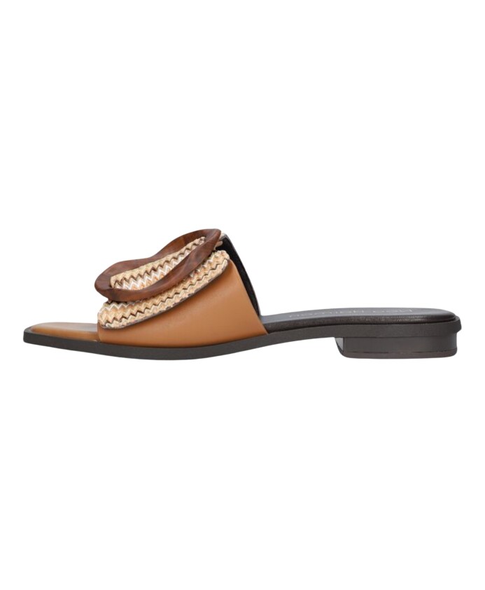 stijlvolle-kamelen-slippers