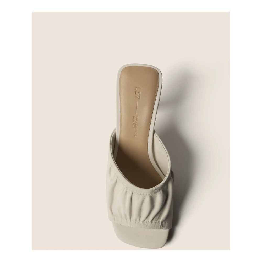L37 Heeled Mule