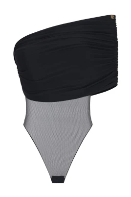 Draperad body med en axel