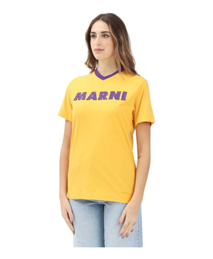 t-shirt-jaune-col-en-v-avec-logo-violet