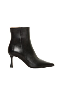 black-leather-ankle-boot-with-zipper