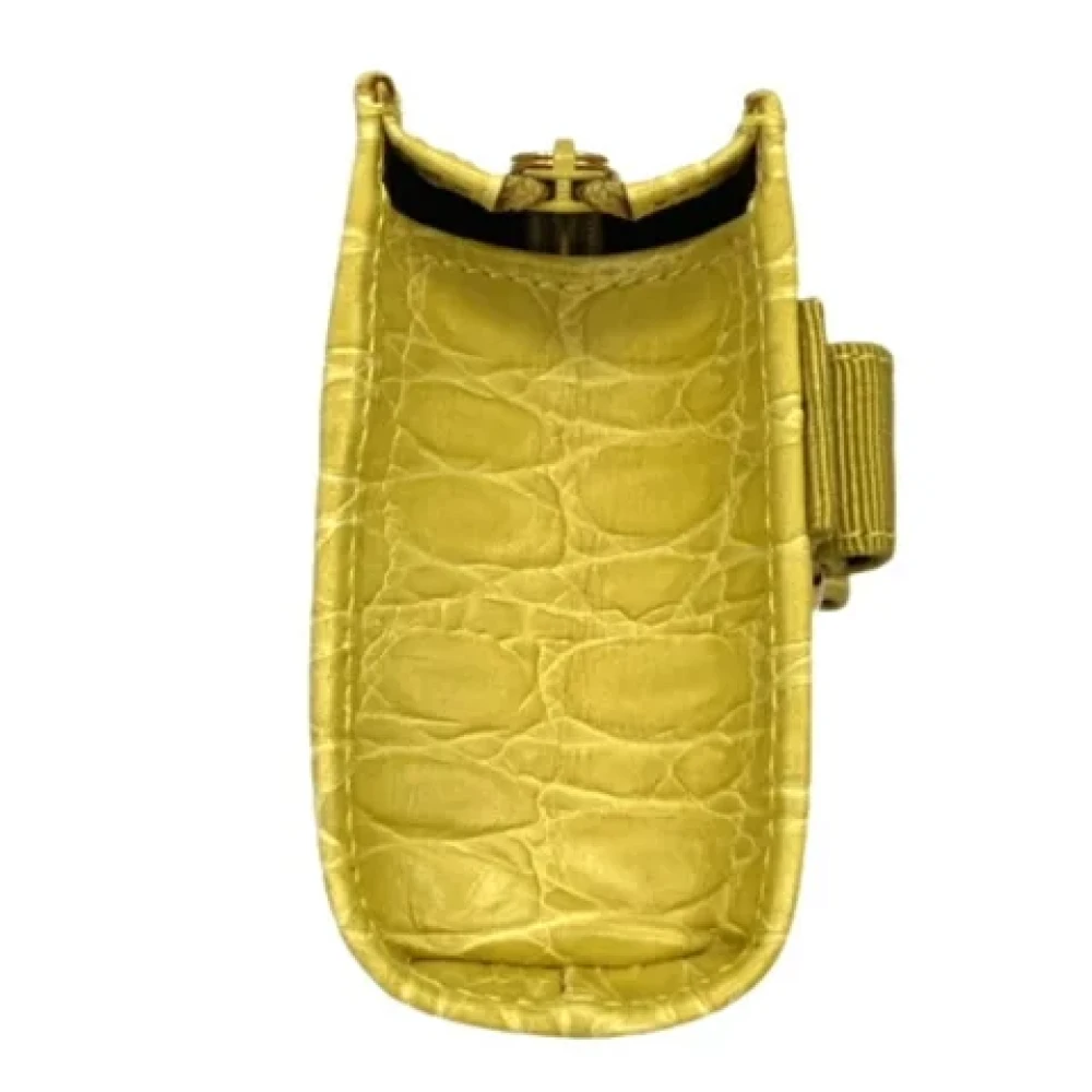 Salvatore Ferragamo Pre-owned Leather clutches Yellow Dames