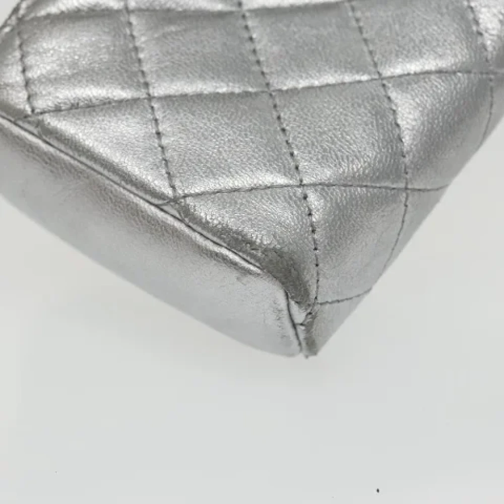Chanel Vintage Pre-owned Leather clutches Gray Dames