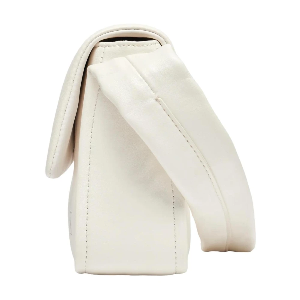 Calvin Klein Jeans Witte Schoudertas met Clip Sluiting White Dames