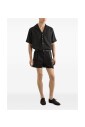 chemises-noires-avec-col-ouvert-poche