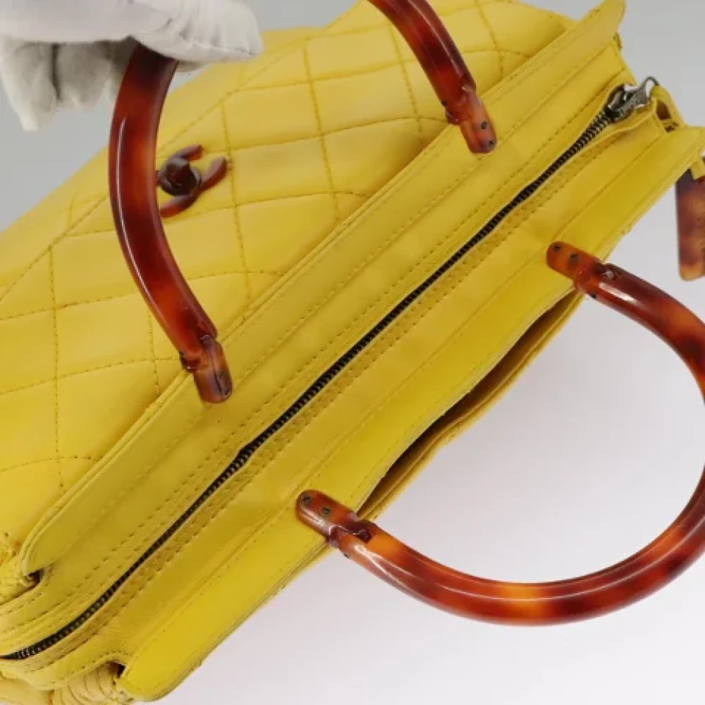 Chanel Vintage Pre-owned Leather handbags Yellow Dames