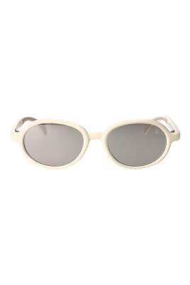 stylish-sunglasses-for-a-chic-look