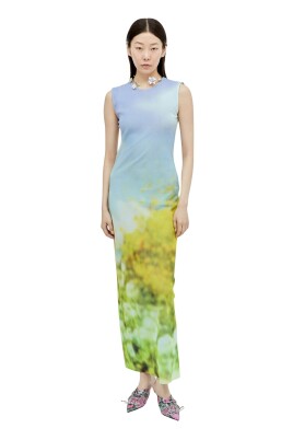 robe-maxi-a-imprime-graphique-et-ourlet-brut