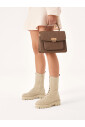 suede-laarzen-met-hoge-schacht