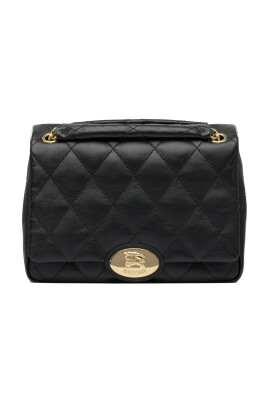 black-crossbody-bag-chic-stylish-accessory