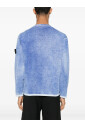pull-bleu-avec-badge