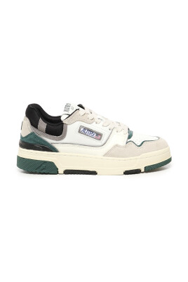 sneakers-blanches-avec-bout-perfore