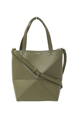 pre-owned-fabric-shoulder-bags