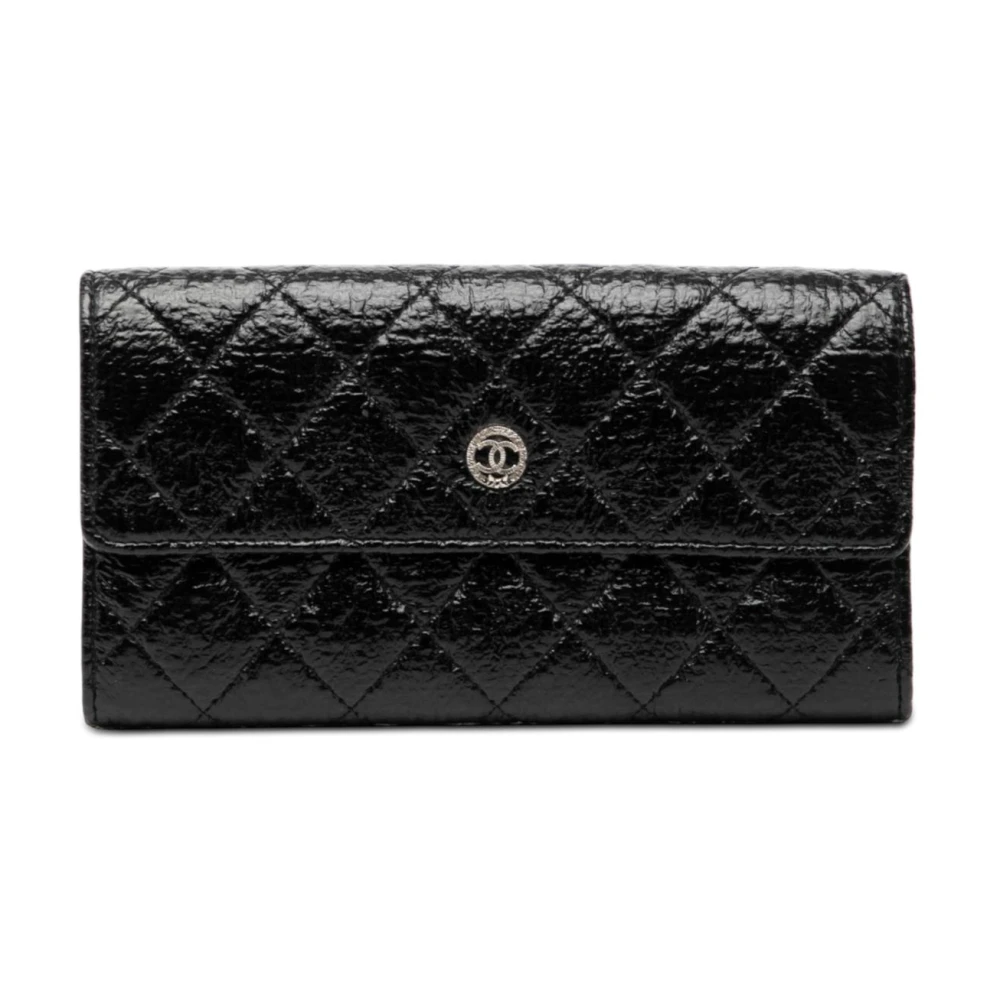 Chanel Vintage Women's Black Pre-Owned Quilted Flap Wallet
