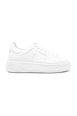 white-sneakers-with-platform-sole