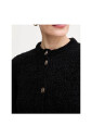 gebreid-vest-met-gouden-knopen