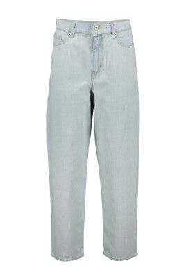 jean-coupe-droite-en-bleu-delave