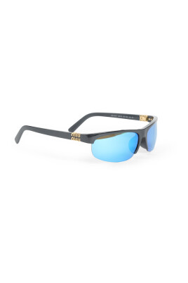 blue-sunglasses-stylish-accessory
