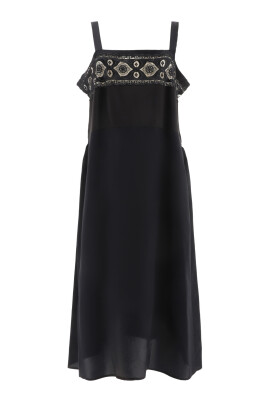 robe-noire-brodee-evasee-aw25