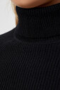 turtleneck-belle