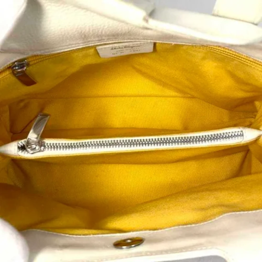 Salvatore Ferragamo Pre-owned Fabric totes Beige Dames